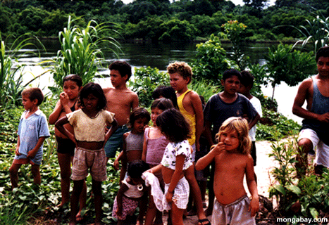 Los ni?os en la Amazona Fuente: Mongabay.com
