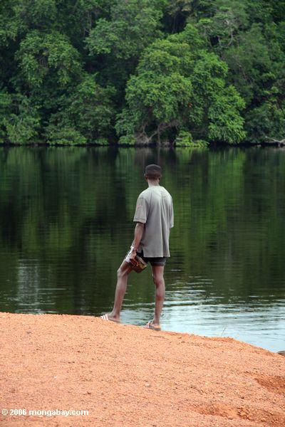 Gabonese Führer, den Wald Evengue-Loango