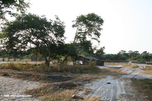 Dorf nahe Loango Nationalpark