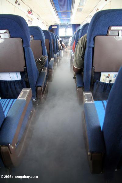 Klimaanlage Nebel kommt an in das airplabe