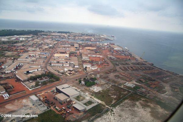 Área portuária industrial em Gentil portuário, Gabon