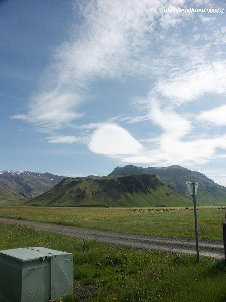 Paisagem montanhosa no sudoeste Islândia perto de Vik