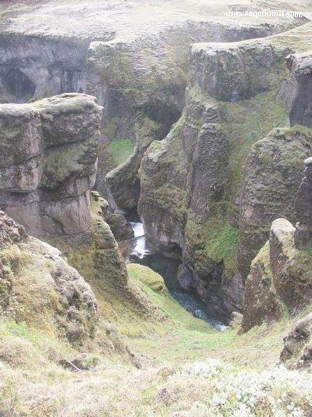 Garganta de Fjadrargljufur - “a garganta grande de Islândia”  
