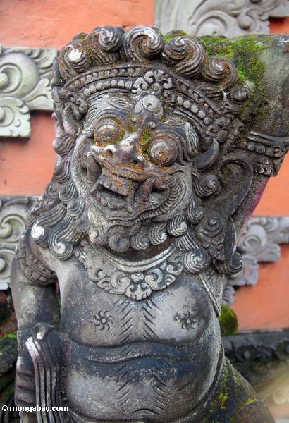 Kriegerstatue bei Puri Saren Agung in Ubud