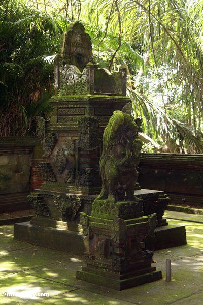 Statue im Affe-Wald von Ubud