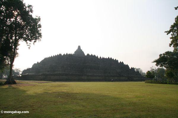 Schattenbild des Borobudur Bügels