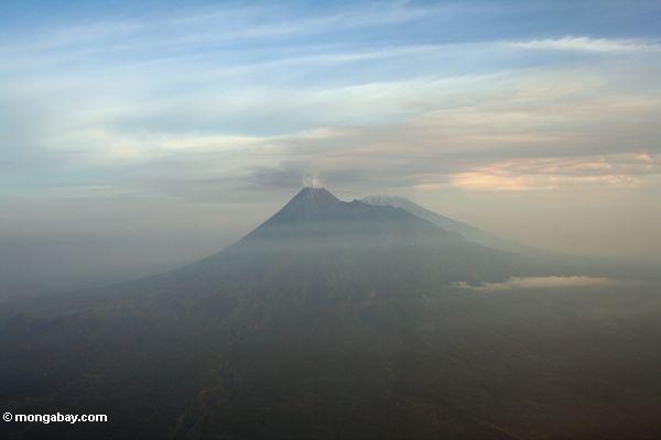 Eruption des Vulkans Bromo Tengger Semeru am Nationalpark