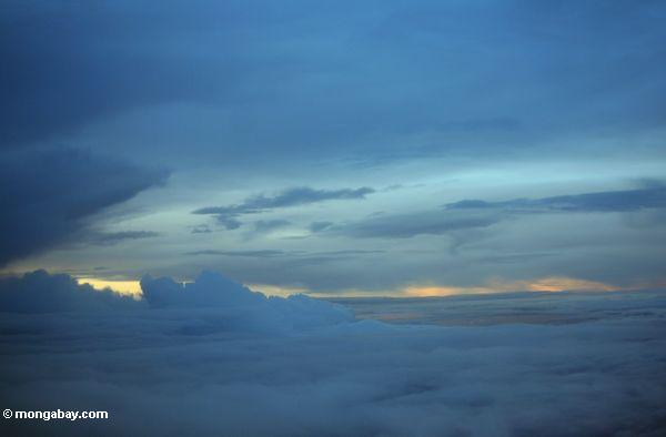 夕焼け雲では、飛行機から撮影