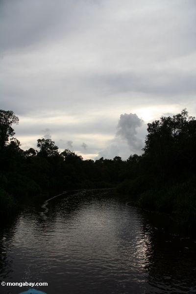 Dämmerung über dem Sekoyner Fluß