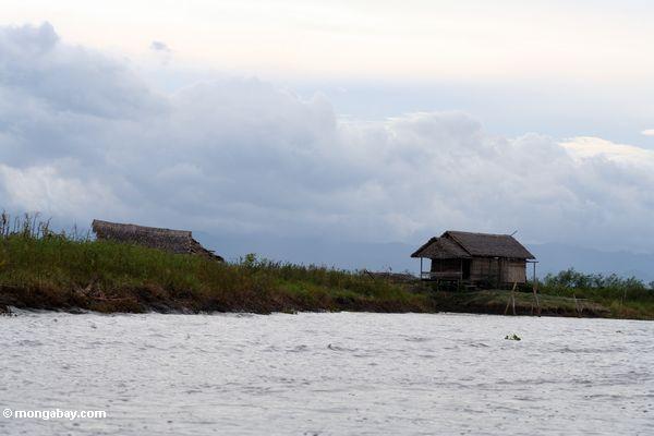 Häuser ziehen an vom See Tempe