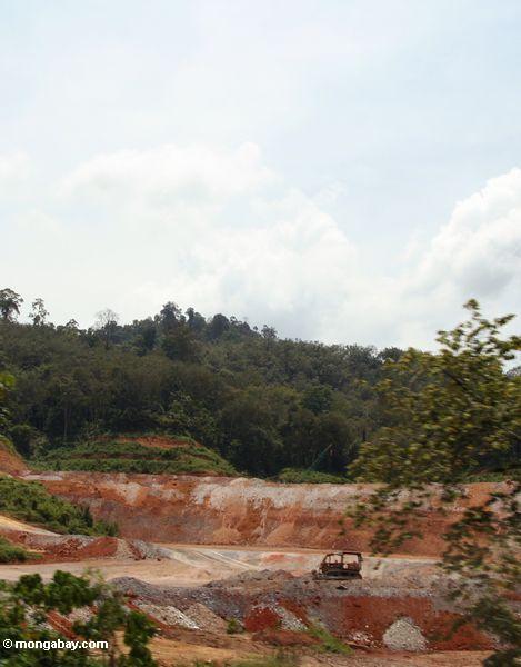 Bergbau im malaysischen Wald