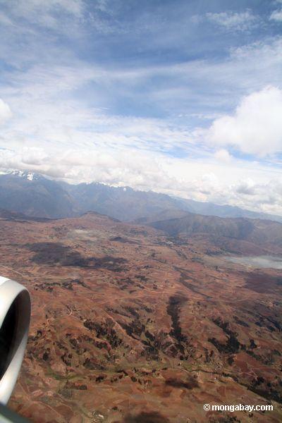 Luftaufnahme der Urubamba Senke im Abstand