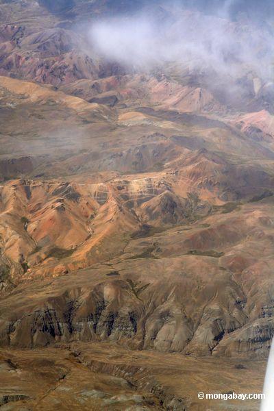 ペルーのアンデスの山々