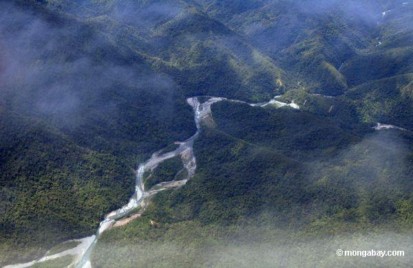 Clearwater Fluß in den Andenvorbergen