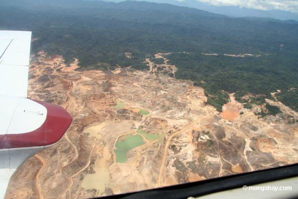 Bergbaubetriebe an der Rio Huaypetue Goldmine