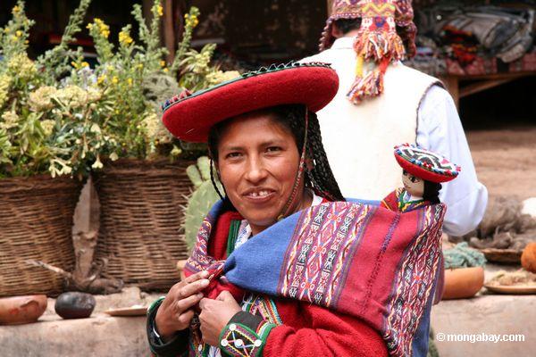 chincheroの女性quencha市場