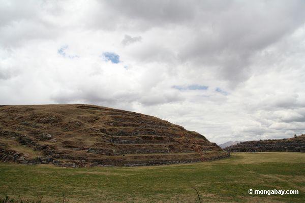 Piazza bei Sacsayhuaman, Inka ruiniert äußeres Cuzco