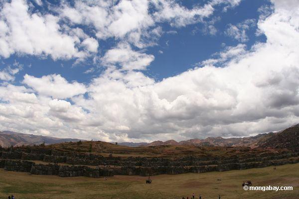 Ruínas de Sacsayhuaman fora de Cuzco