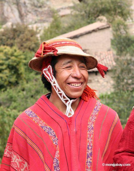 Homem sorrindo de Willoq em Ollantaytambo