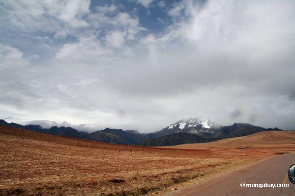 ペルーの氷河の景色をクスコ地方