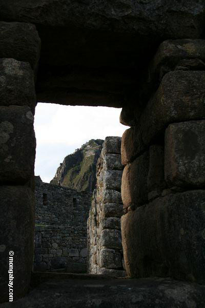 Ansicht durch Eingang bei Machu Picchu