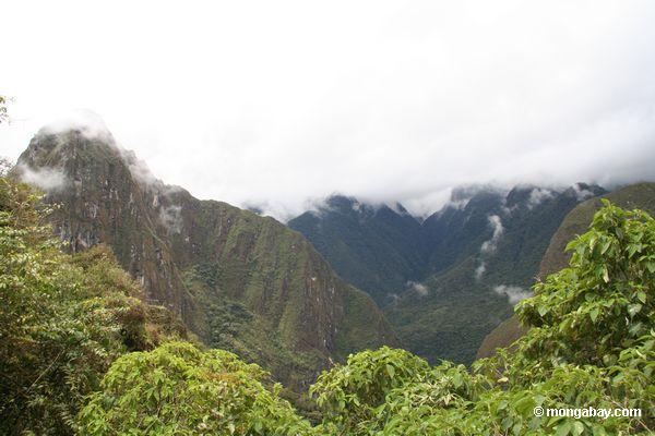 Anden Berge nähern sich Machu Picchu