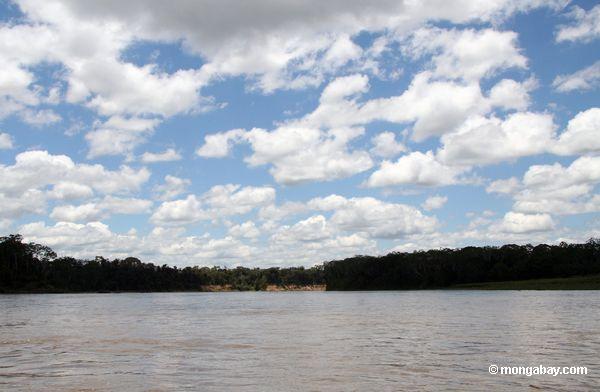 Wolken über dem Rio Tambopata