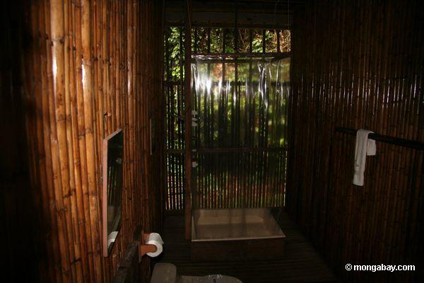 Gastraum am Posada Amazonas, Badezimmer mit Dusche