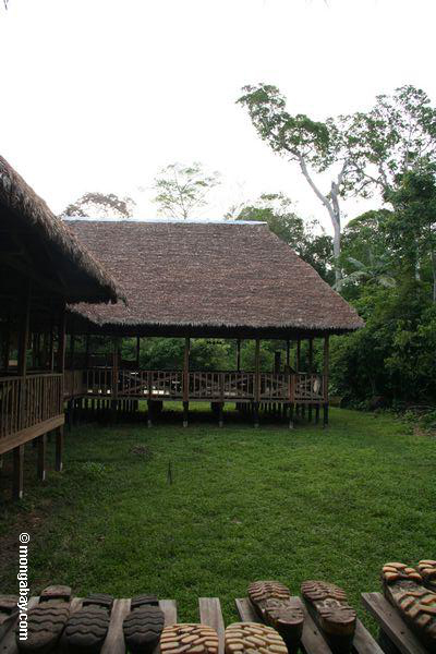 Gastraum an der Tambopata Forschungszentrumhütte