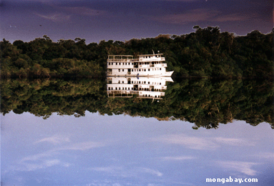 アマゾン川の川ボート、ブラジル1999