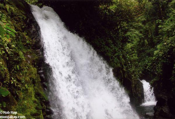 Waterfall in Costa Rica [waterfall_01]