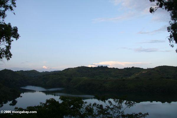 Sonnenuntergang durch Lake Nyinambuga