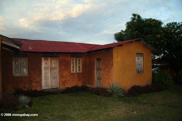 Orange Haus in der Uganda