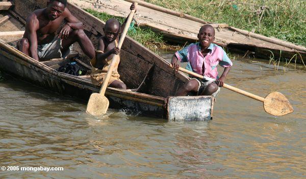Детям paddling промысел каноэ
