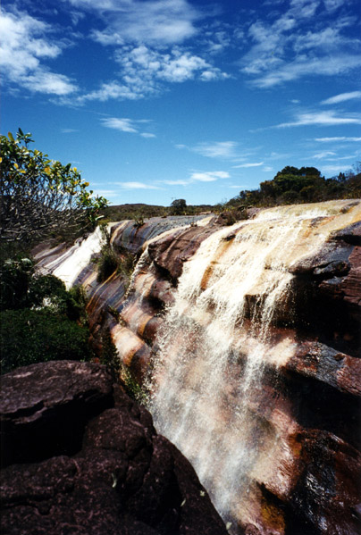 Cachoeira interna no summit de Auyantepui