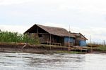 Rumah di belakang Danau Tempe (Sulawesi (Celebes))