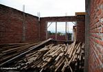 Hotel under construction with bamboo poles in Sengkang (Sulawesi (Celebes))